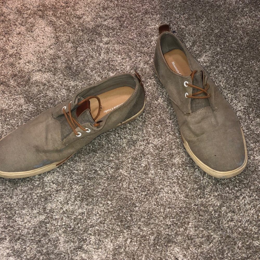 Casual sneakers